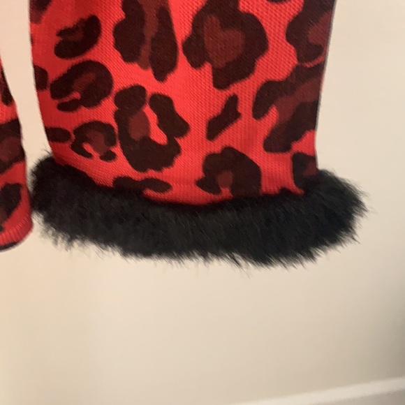 Cool sweater great with leather skirt and boots - Picture 2 of 3